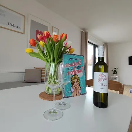 Apartman White Wine