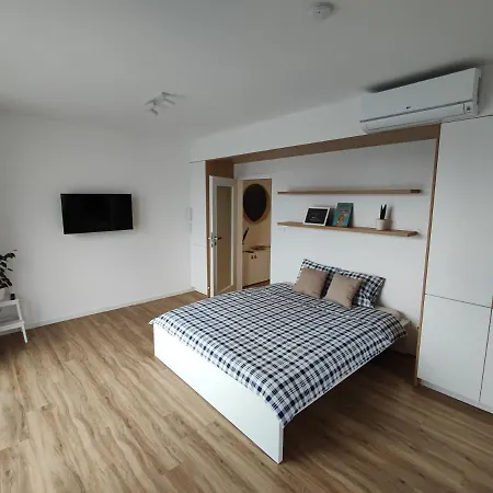 Apartment Apartman White Wine *