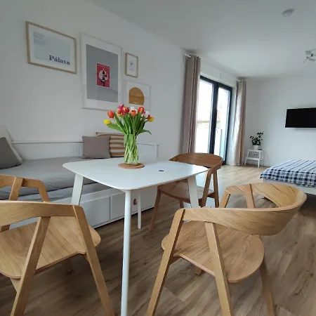 Apartment Apartman White Wine